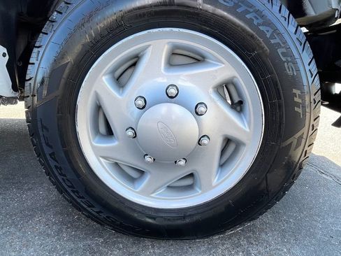 Used 2014 Ford E-150 and Econoline 150 RWD image 10