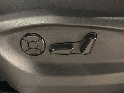 New 2026 Volkswagen Tiguan SE R-Line AWD/4WD image 18