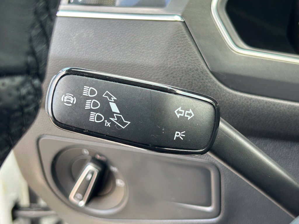 Certified 2024 Volkswagen Tiguan SE R-Line FWD image 24