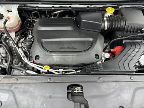 Used 2023 Chrysler Pacifica Touring-L image 48