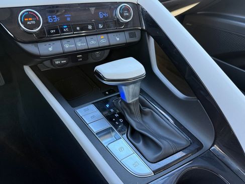 Used 2025 Hyundai Elantra Limited image 44