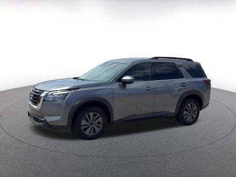 Used 2025 Nissan Pathfinder SV FWD image 6