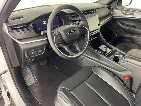 New 2026 Jeep Grand Cherokee Limited w/ Luxury Tech Group II AWD/4WD image 3