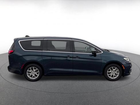 Used 2025 Chrysler Pacifica Select FWD image 15