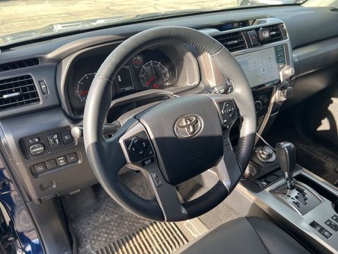 Used 2022 Toyota 4Runner SR5 Premium image 9