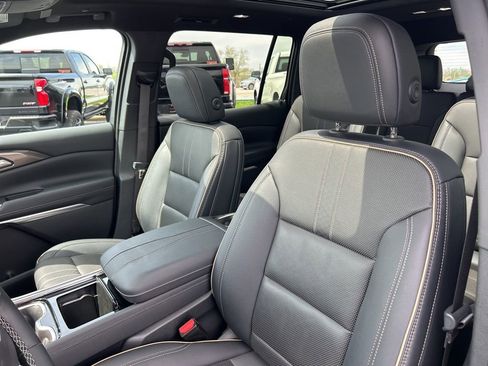 Used 2025 Chevrolet Traverse High Country FWD image 22