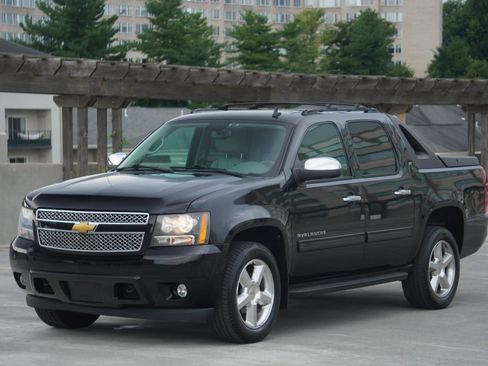 Used 2012 Chevrolet Avalanche LT w/ All-Star Edition image 15