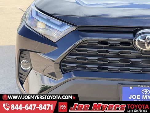 Used 2025 Toyota RAV4 XLE w/ Convenience Package image 5