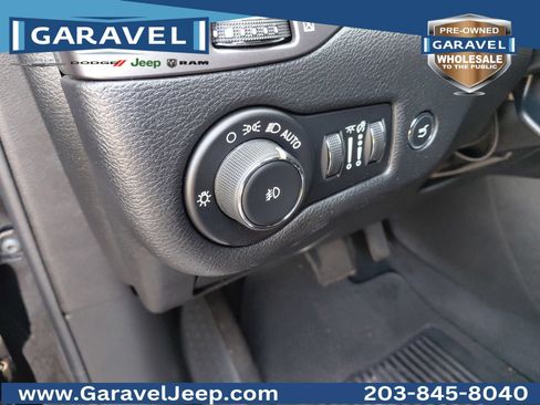 Used 2019 Jeep Cherokee Overland AWD/4WD image 28