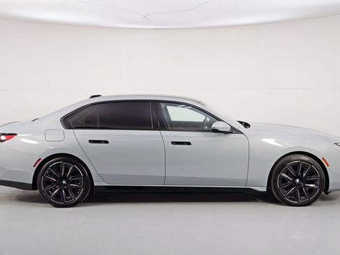 Used 2024 BMW i7 xDrive60 w/ Premium Package image 62