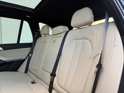 Used 2021 BMW X5 xDrive40i w/ Premium Package image 34