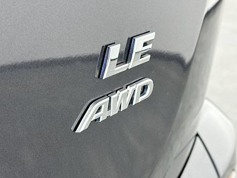 Used 2017 Toyota RAV4 LE AWD/4WD image 25
