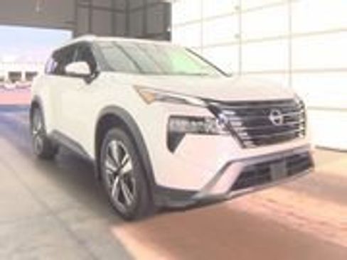 Used 2025 Nissan Rogue SL FWD image 3