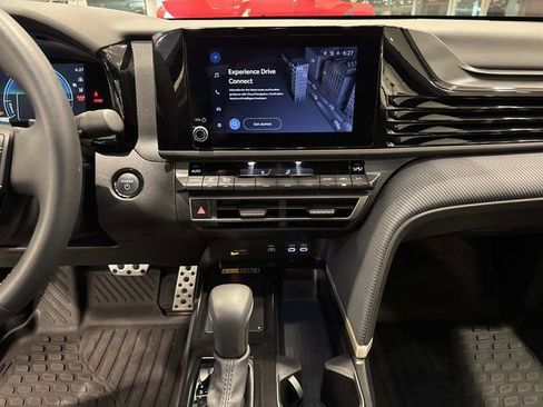 Used 2025 Toyota Camry Hybrid image 25