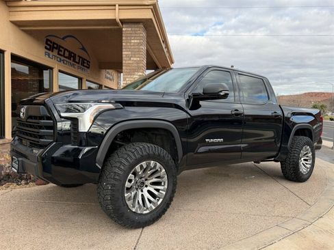 Used 2022 Toyota Tundra SR5 w/ SR5 Convenience Package image 8