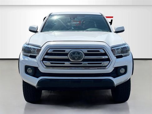 Used 2020 Toyota Tacoma TRD Sport image 2