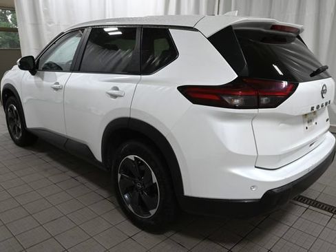 Used 2025 Nissan Rogue SV AWD/4WD image 10