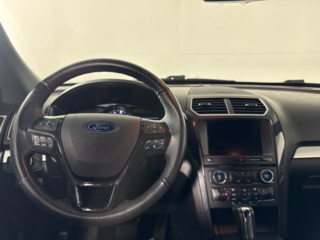 Used 2017 Ford Explorer XLT w/ Equipment Group 202A FWD image 30