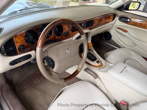 Used 1999 Jaguar XJ8 L RWD image 41