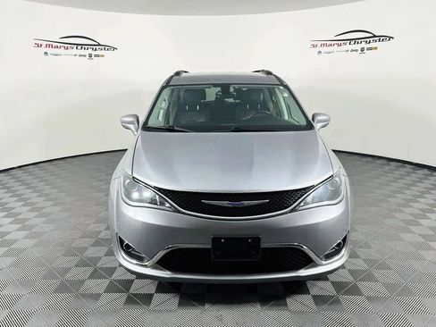 Used 2019 Chrysler Pacifica Touring-L FWD image 3