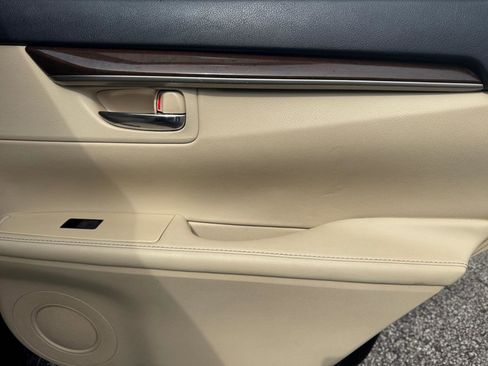 Used 2014 Lexus ES 350 w/ Luxury Package image 27