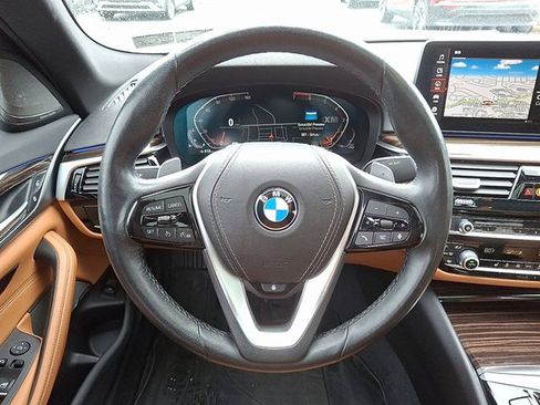 Used 2022 BMW 530i xDrive w/ Premium Package image 19