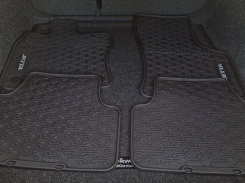 Certified 2022 Volkswagen Jetta SE image 9