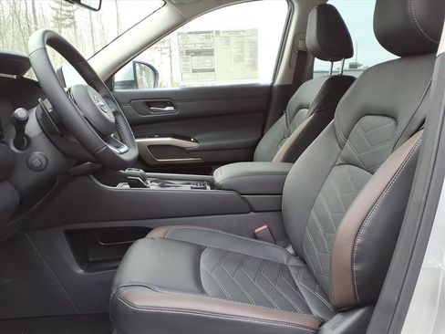 New 2025 Nissan Pathfinder Platinum w/ Cargo Package image 9