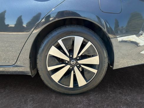 Used 2022 Nissan Altima 2.5 SV FWD image 9