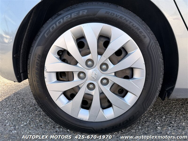 Used 2016 Hyundai Elantra GT FWD image 22