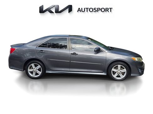 Used 2013 Toyota Camry SE FWD image 4