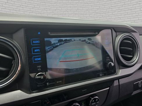 Used 2017 Toyota Tacoma TRD Off-Road AWD/4WD image 23