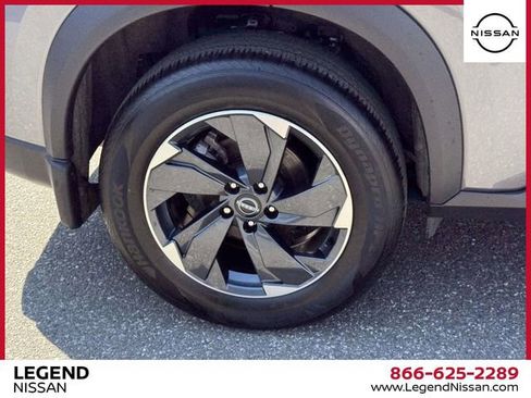 Used 2024 Nissan Rogue SV AWD/4WD image 5