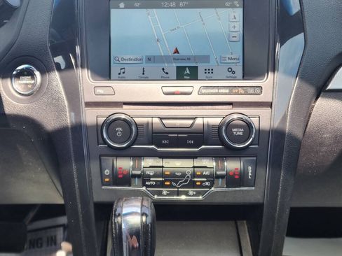 Used 2017 Ford Explorer XLT w/ Equipment Group 202A AWD/4WD image 14