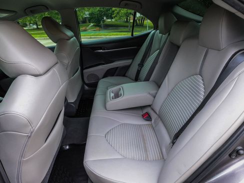 Used 2020 Toyota Camry SE FWD image 33
