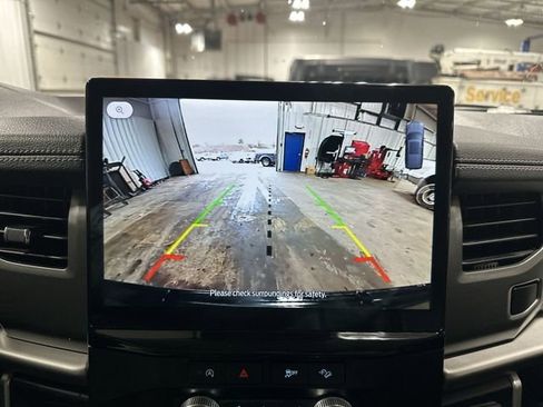 Used 2024 Ford Expedition Max XLT image 27