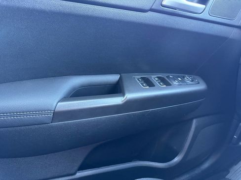 Used 2022 Kia Sportage LX image 16