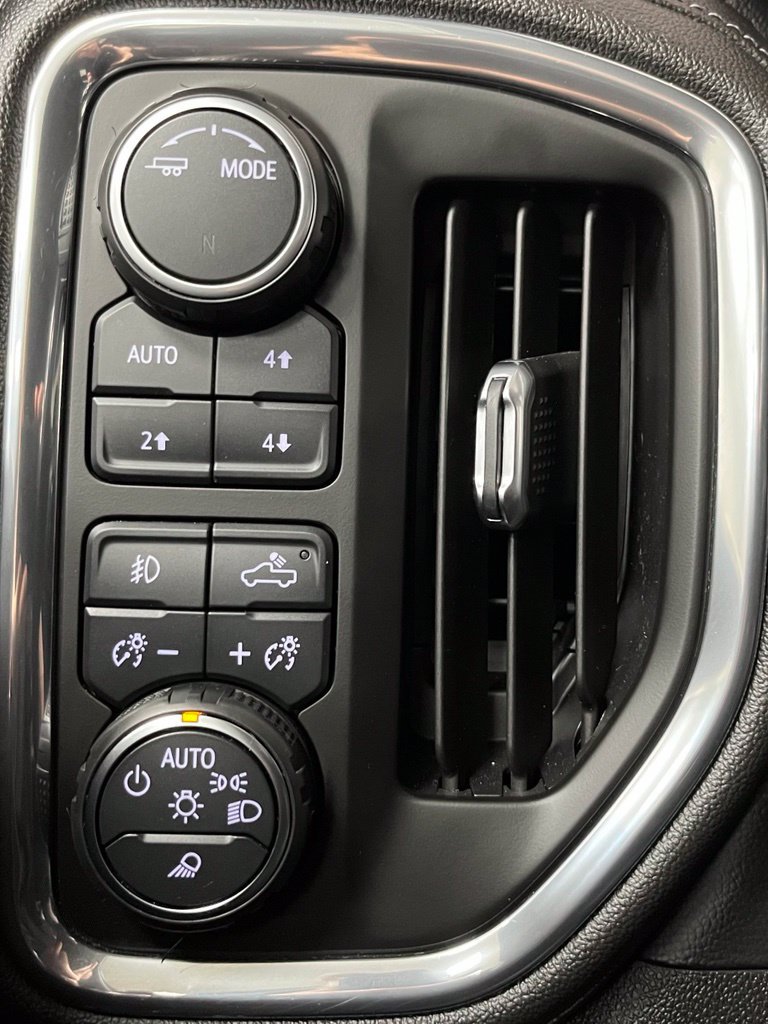 Used 2021 Chevrolet Silverado 1500 LTZ AWD/4WD image 33