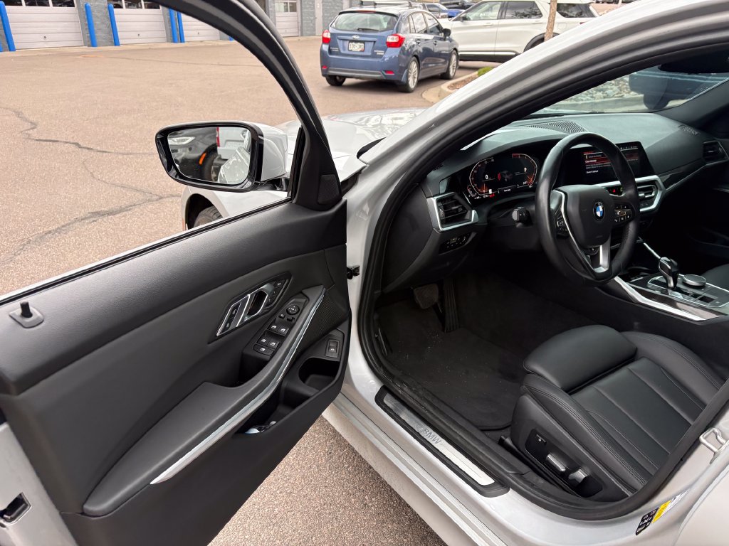 Used 2019 BMW 330i xDrive Sedan w/ Driving Assistance Package AWD/4WD image 17