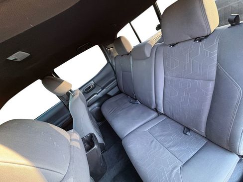 Used 2016 Toyota Tacoma TRD Sport image 22