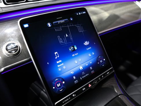 Used 2025 Mercedes-Benz S 580 S 580 4MATIC image 11