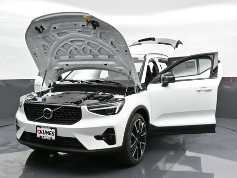 New 2025 Volvo XC40 B5 Plus w/ Climate Package AWD/4WD image 47