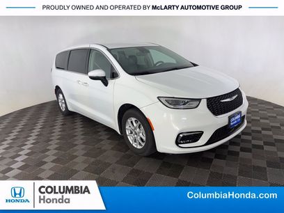 Used 2023 Chrysler Pacifica Touring-L