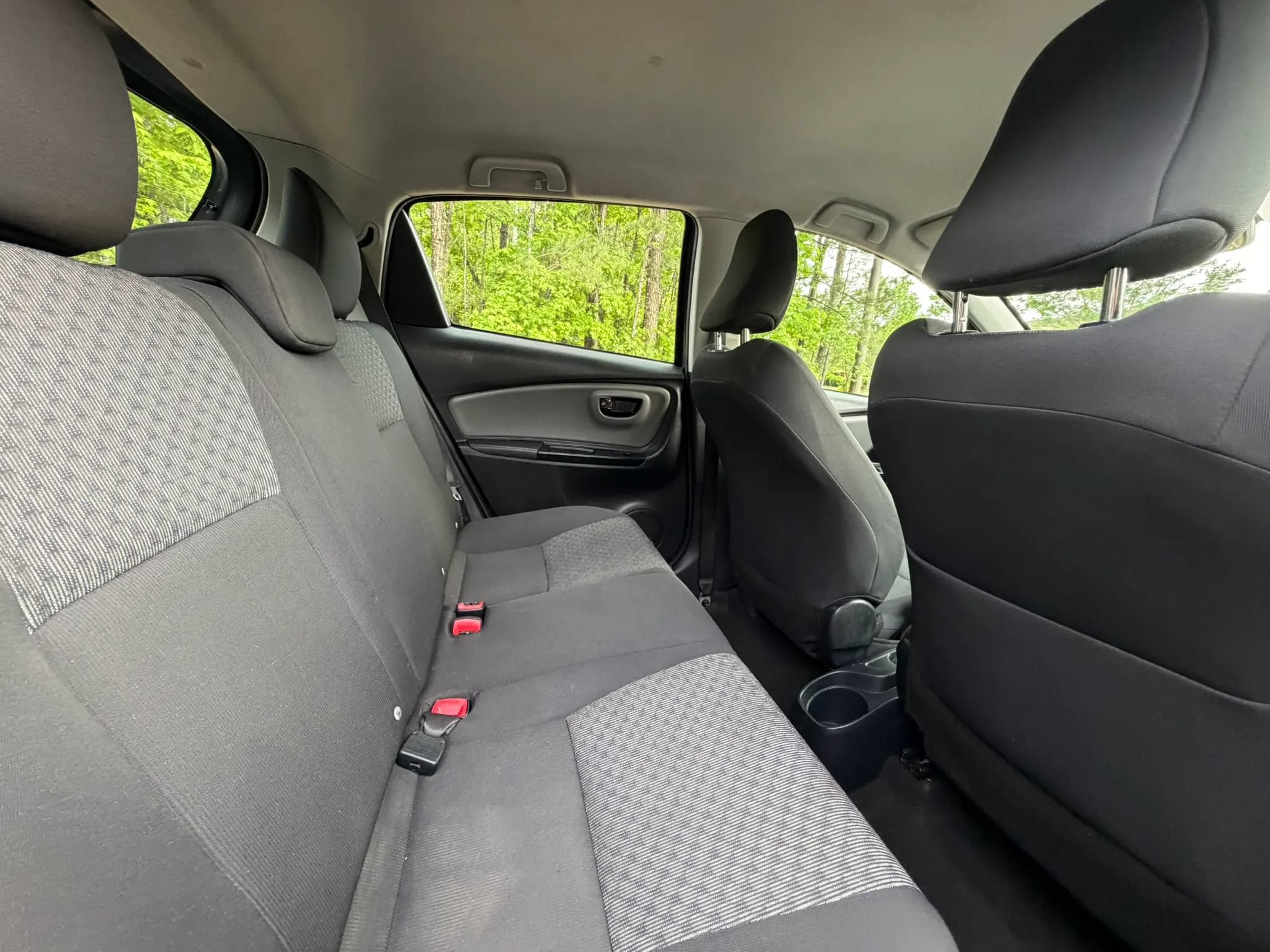 Used 2015 Toyota Yaris L FWD image 19