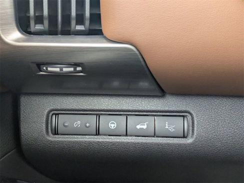 New 2025 Nissan Pathfinder Platinum image 29