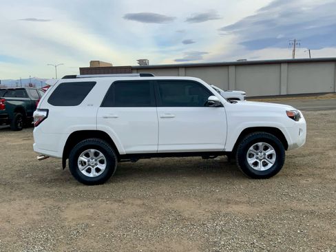 Used 2022 Toyota 4Runner SR5 Premium image 6