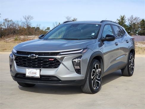 Used 2024 Chevrolet Trax RS w/ Sunroof Package image 4