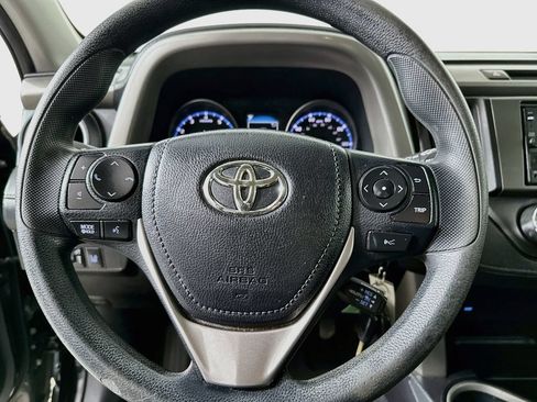 Used 2017 Toyota RAV4 LE FWD image 18