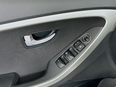 Used 2014 Hyundai Elantra GT FWD image 15