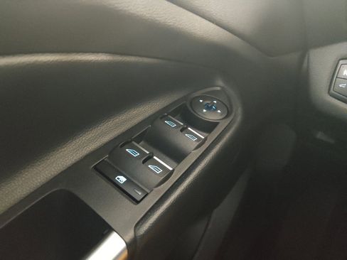 Used 2019 Ford Escape SE FWD image 27